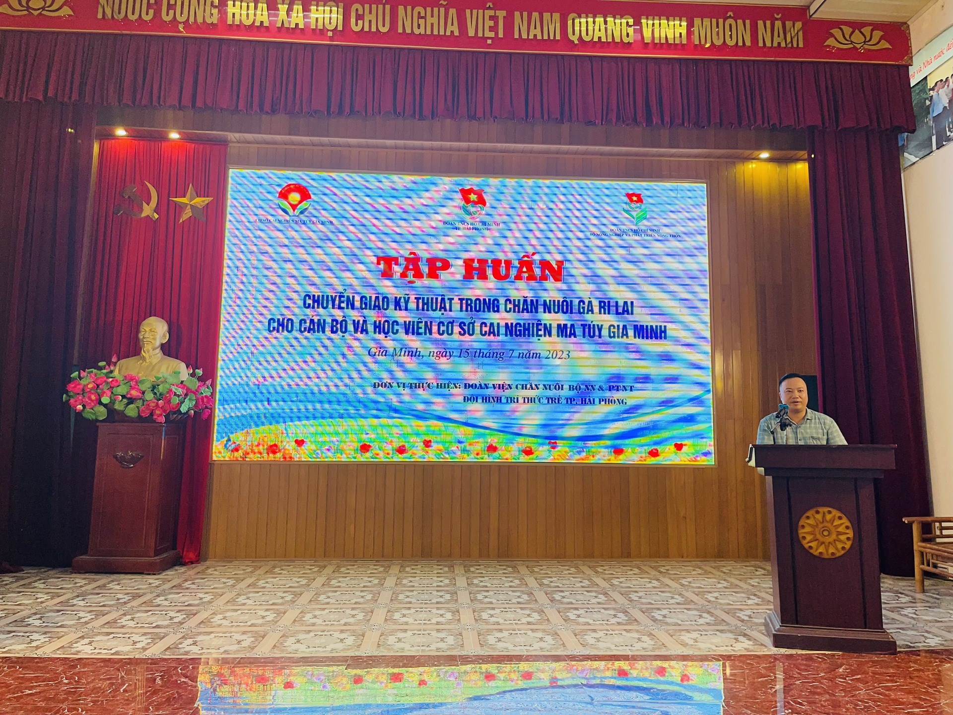 Tổ chức tập huấn chuyển giao kỹ thuật: Quy trình chăn nuôi gà ri lai cho cán bộ và học viên Cơ sở cai nghiện ma túy Gia Minh