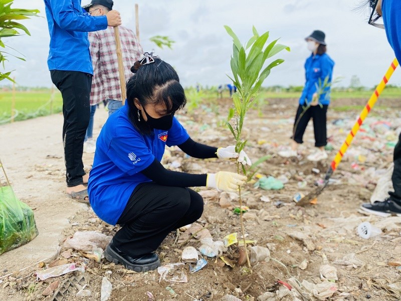 Nguyễn Thị Linh Chi, chiến sĩ xuất sắc trong phong trào sinh viên tình nguyện, tấm gương tiêu biểu trong học tập và làm theo tư tưởng, đạo đức, phong cách Hồ Chí Minh