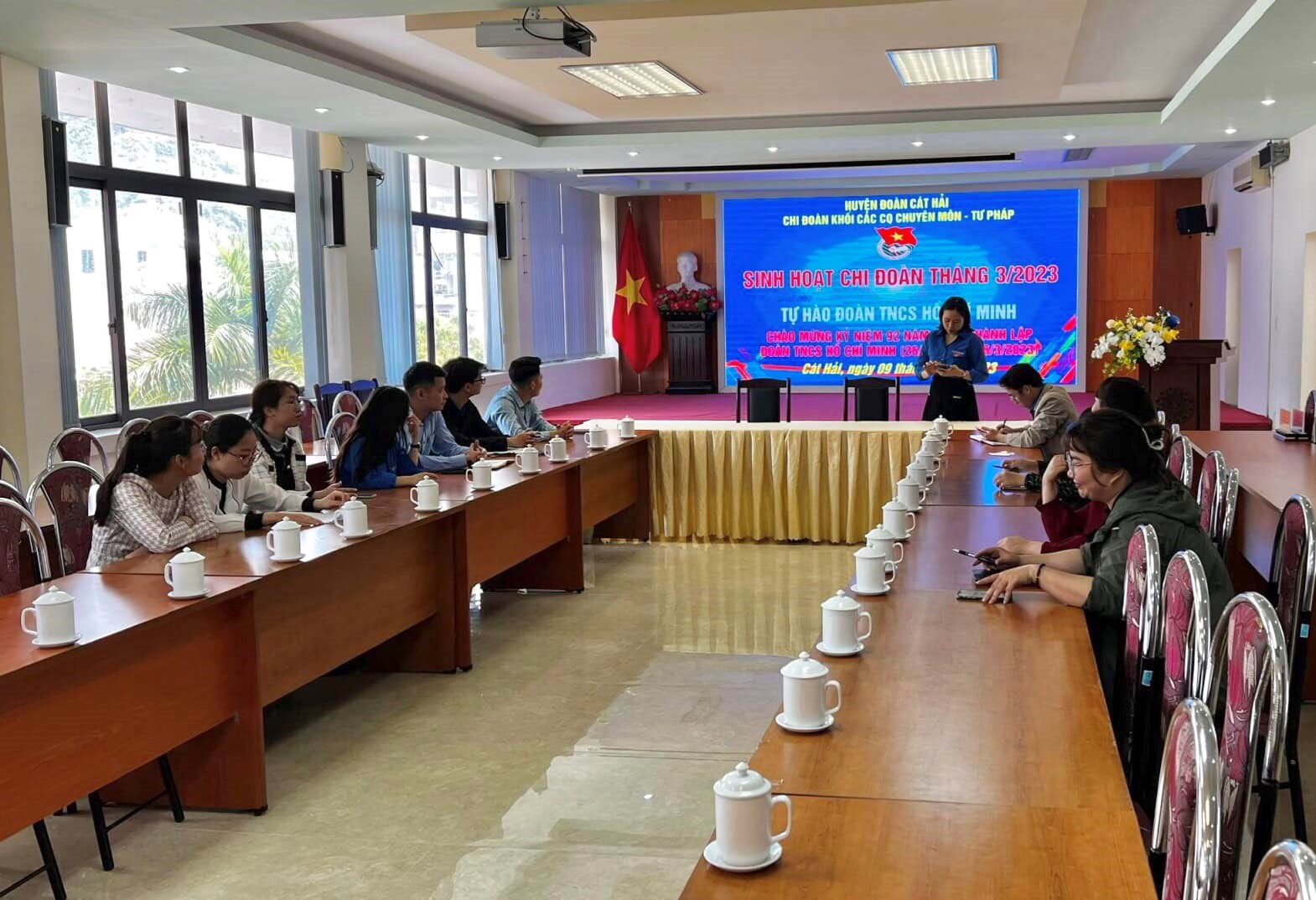 SINH HOẠT CHI ĐOÀN THÁNG 3 - CHỦ ĐIỂM “TỰ HÀO ĐOÀN TNCS HỒ CHÍ MINH”