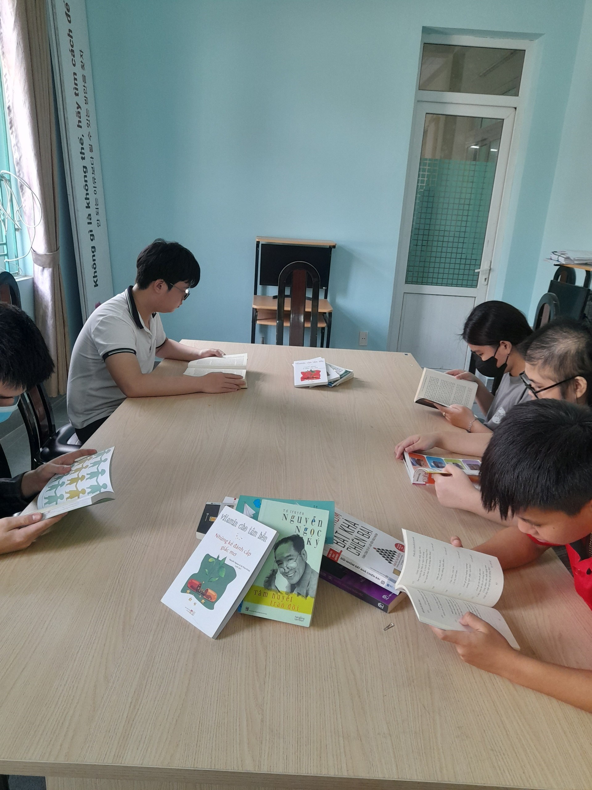 Đoàn Trung tâm giáo dục nghề nghiệp & giáo dục thường xuyên tổ chức họat động hưởng ứng "Ngày hội sách và văn hóa đọc năm 2024"