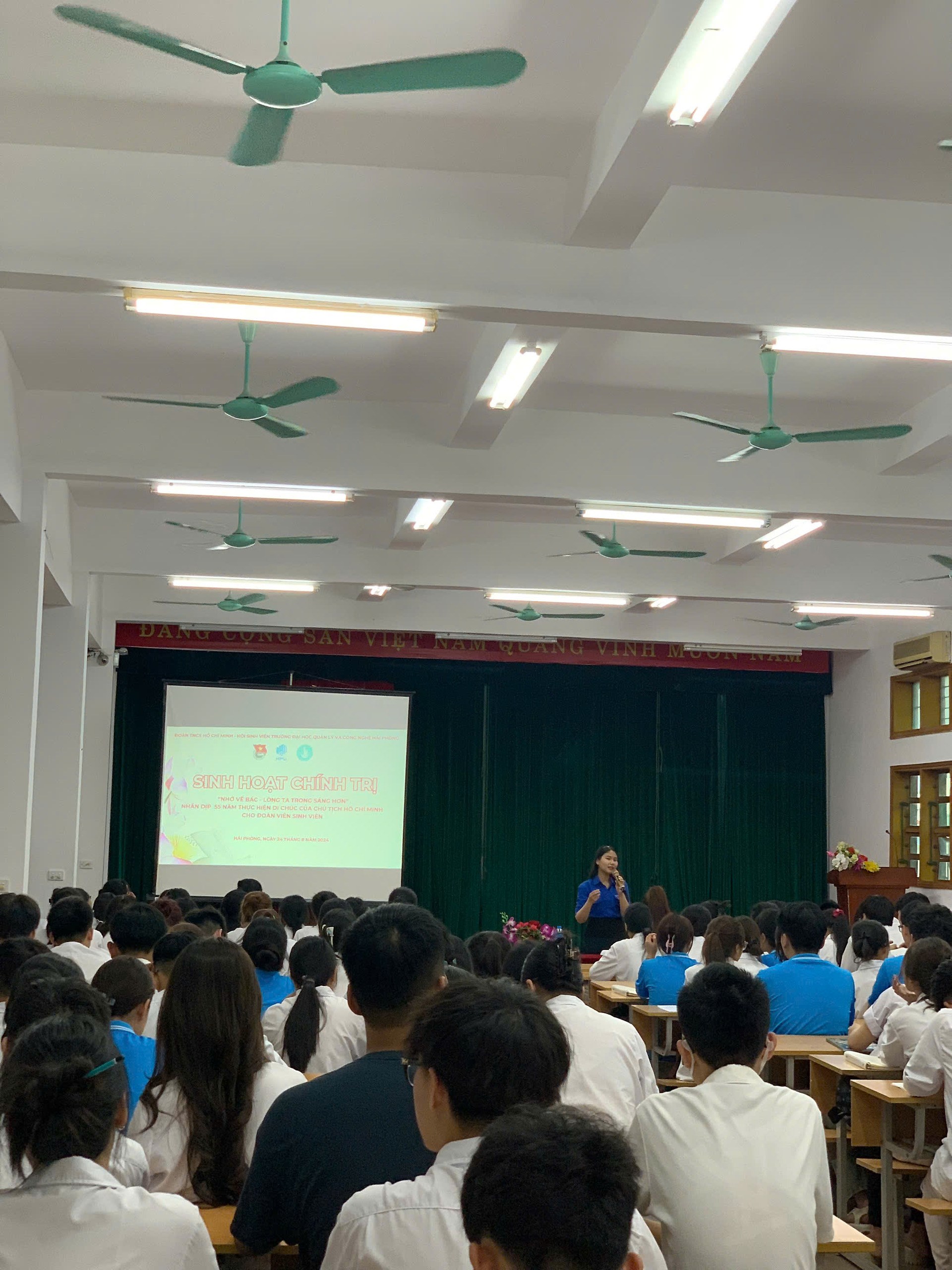 ĐTN Trường Đại học Quản lý và Công nghệ tổ chức sinh hoạt chính trị "Nhớ về Bác - Lòng ta trong sáng hơn"