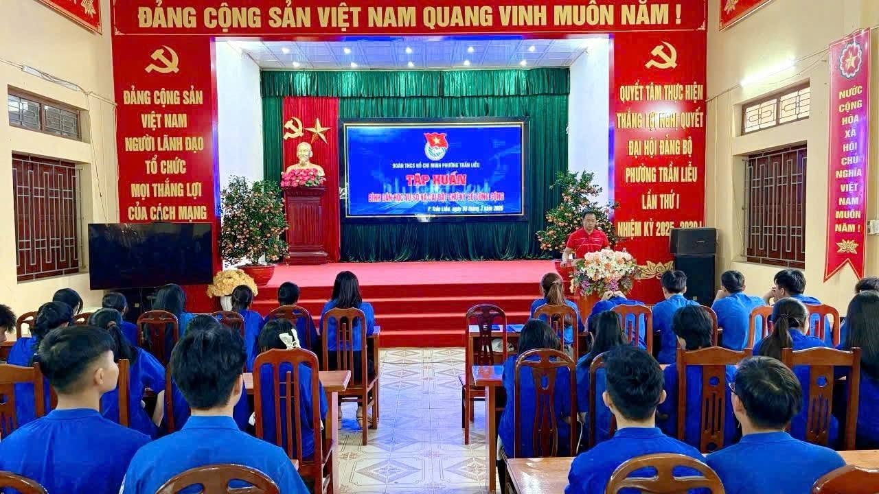 TẬP HUẤN “BÌNH DÂN HỌC VỤ SỐ” VÀ CÀI ĐẶT CHỮ KÝ SỐ CÔNG CỘNG TẠI PHƯỜNG TRẦN LIỄU