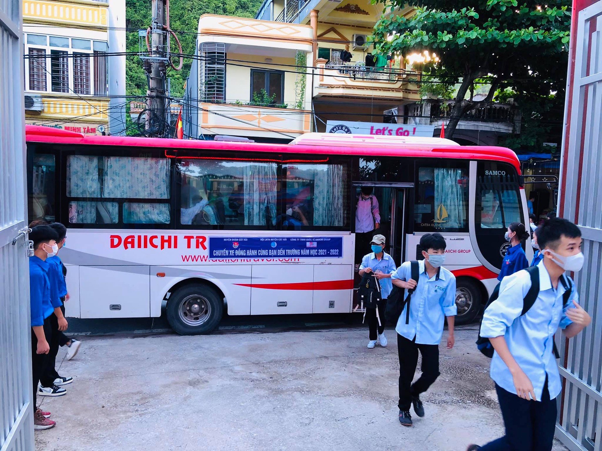 CHƯƠNG TRÌNH “CHUYẾN XE ĐỒNG HÀNH CÙNG BẠN ĐẾN TRƯỜNG” NĂM HỌC 2021 - 2022