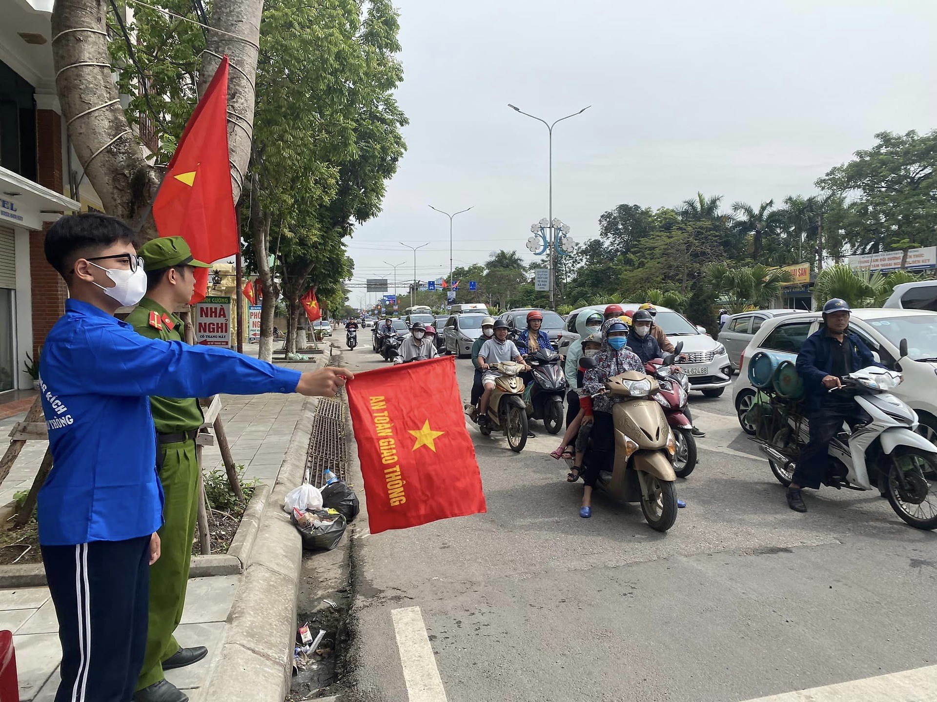 Quận đoàn Đồ Sơn: Thành lập và duy trì thường xuyên đội tình nguyện Hoa Phượng Đỏ