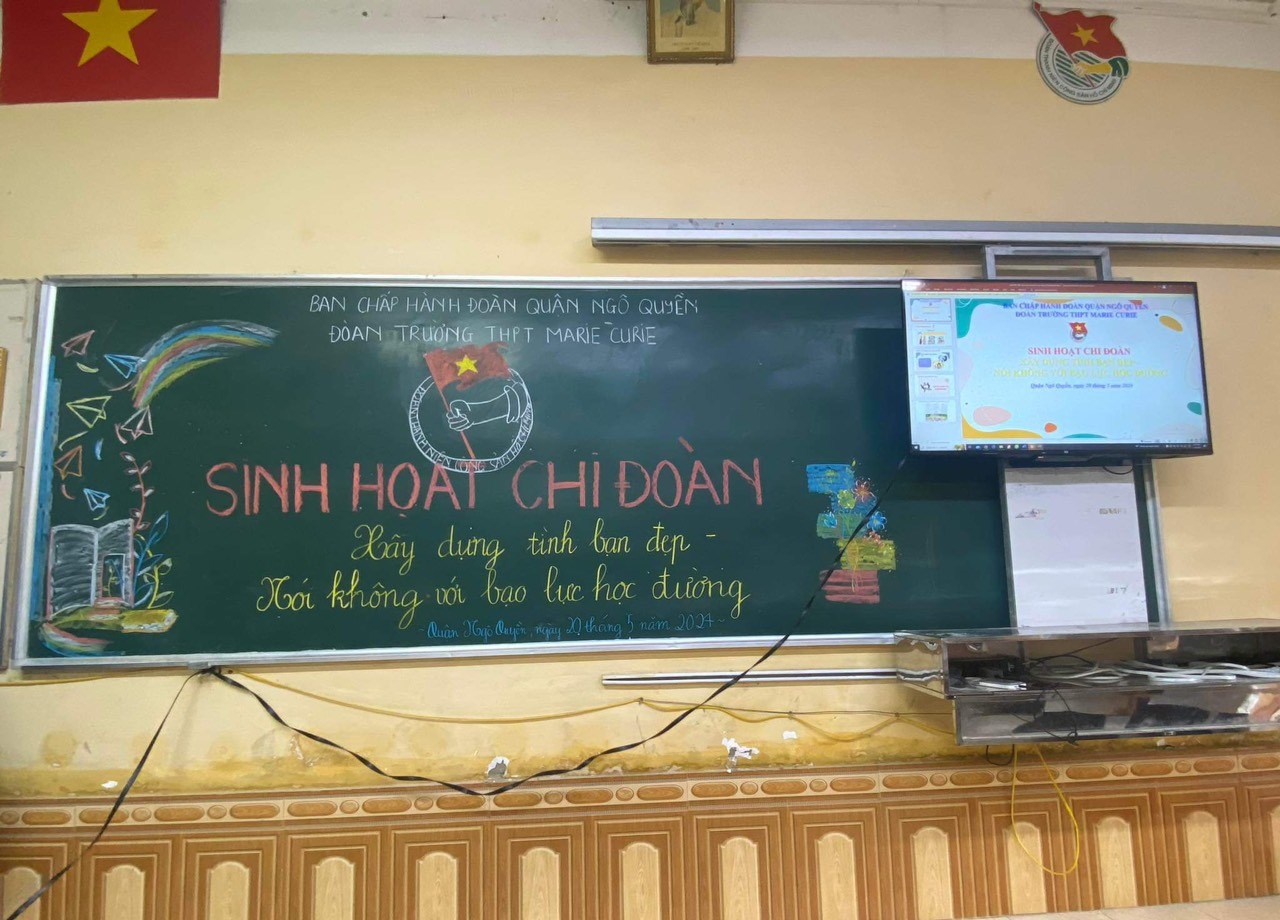 Đoàn trường THPT Marie Curie đã đồng loạt triển khai tổ chức sinh hoạt chi Đoàn với chủ đề "Diễn đàn xây dựng tình bạn đẹp, nói không với bạo lực học đường"