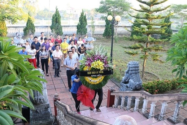 Hoạt động về nguồn, thăm các địa chỉ đỏ miền Trung