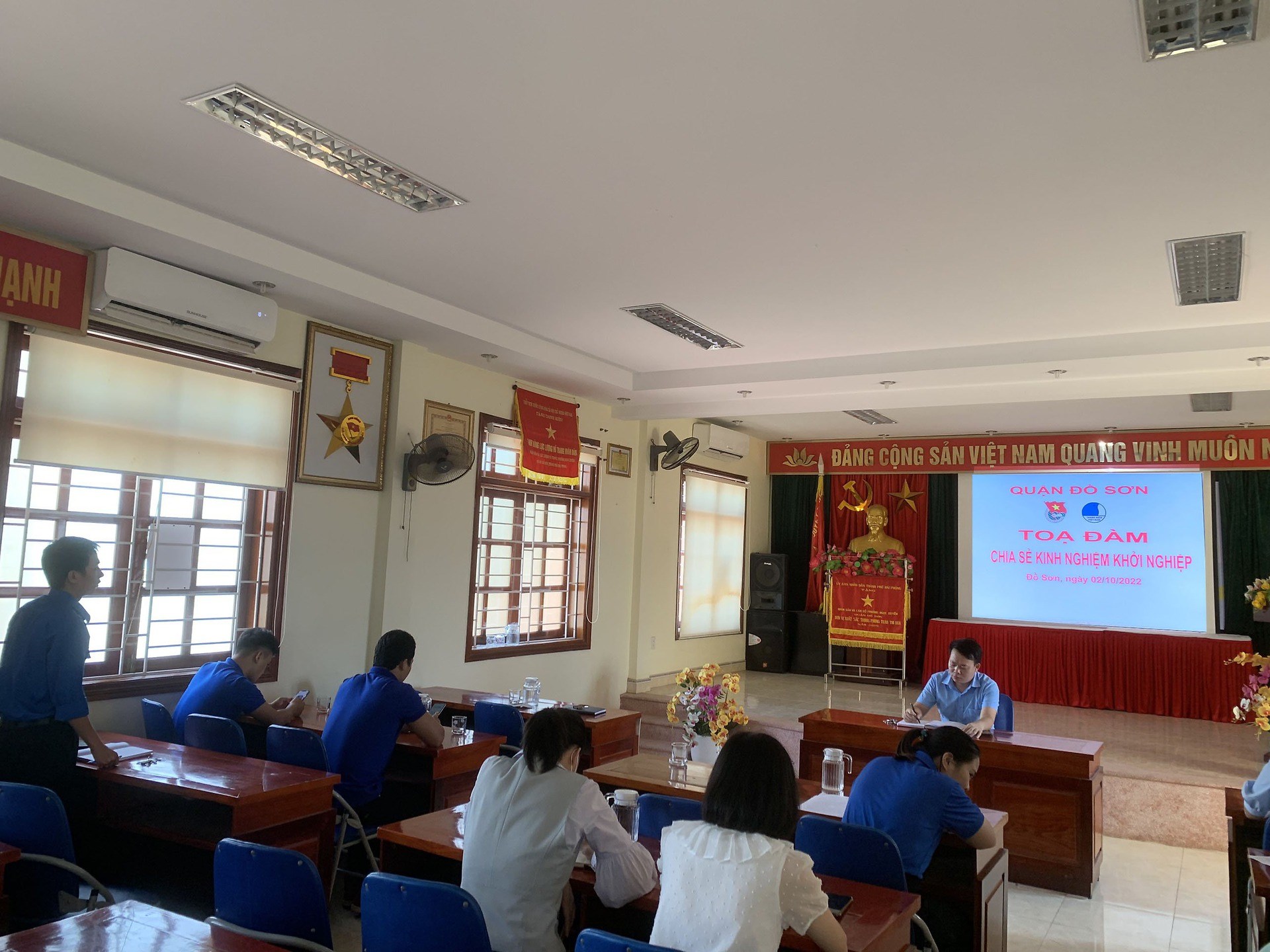 Tạo đàm chia sẻ kinh nghiệm khởi nghiệp