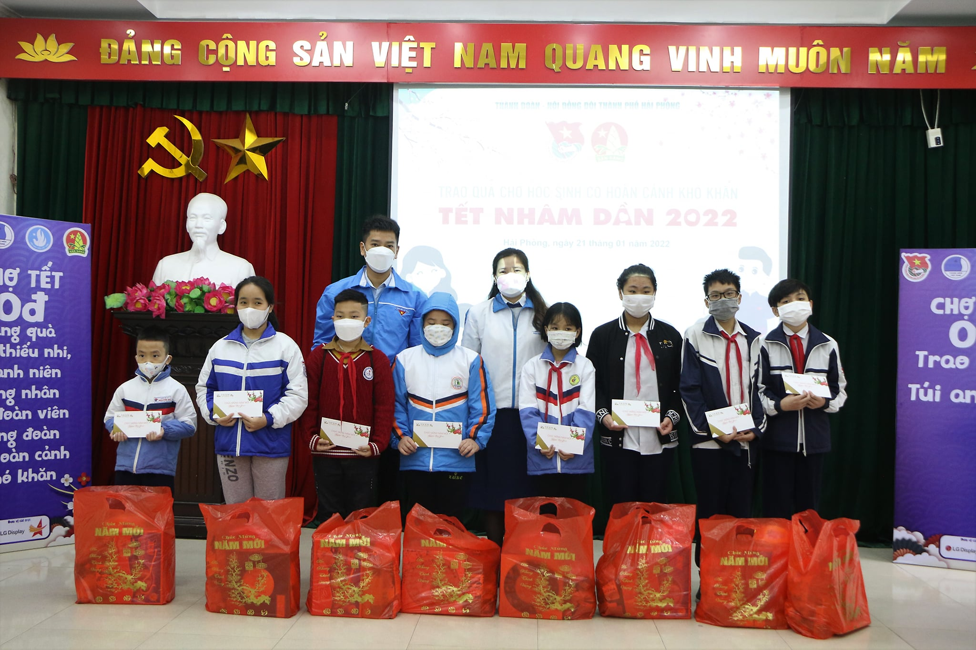 Trao tặng 500 "Túi an sinh" nhân dịp Tết Nguyên Đán 2022