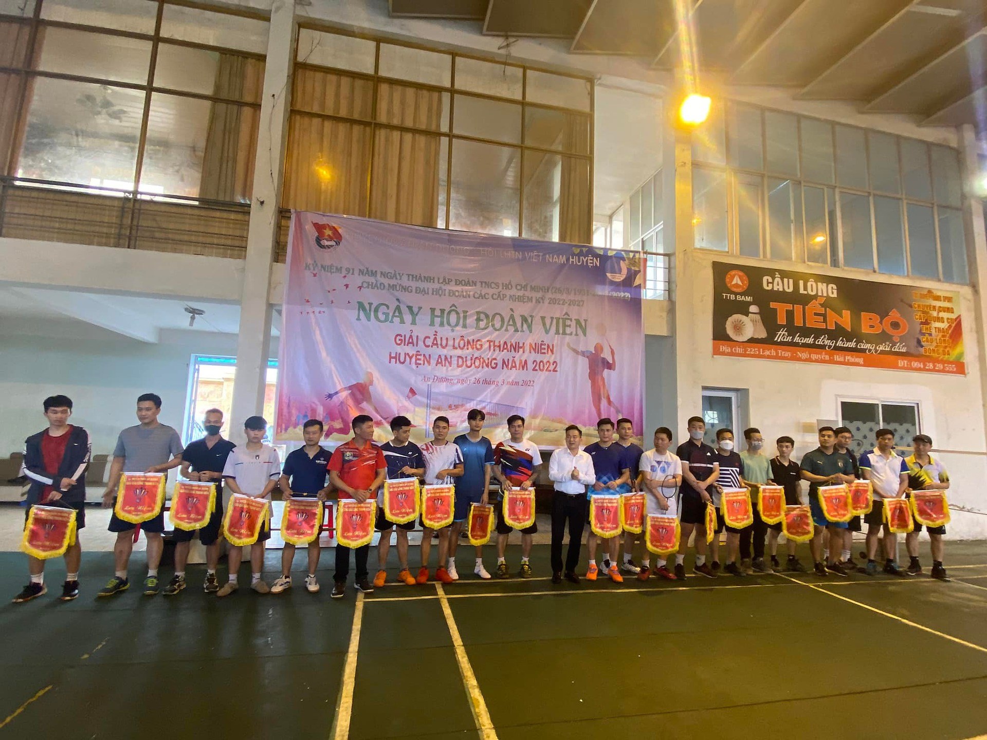 BTV Huyện đoàn An Dương tổ chức Ngày hội Đoàn viên - Giải cầu lông thanh niên huyện An Dương năm 2022.