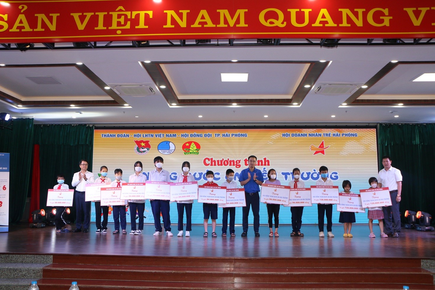Dự án “Nâng bước em đến trường