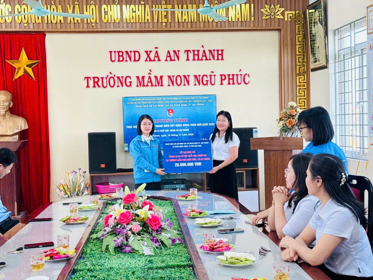 Đoàn xã An Thành: Phối hợp trao tặng công trình thanh niên, trang thiết bị cơ sở vật chất cho trường Mầm non Ngũ Phúc