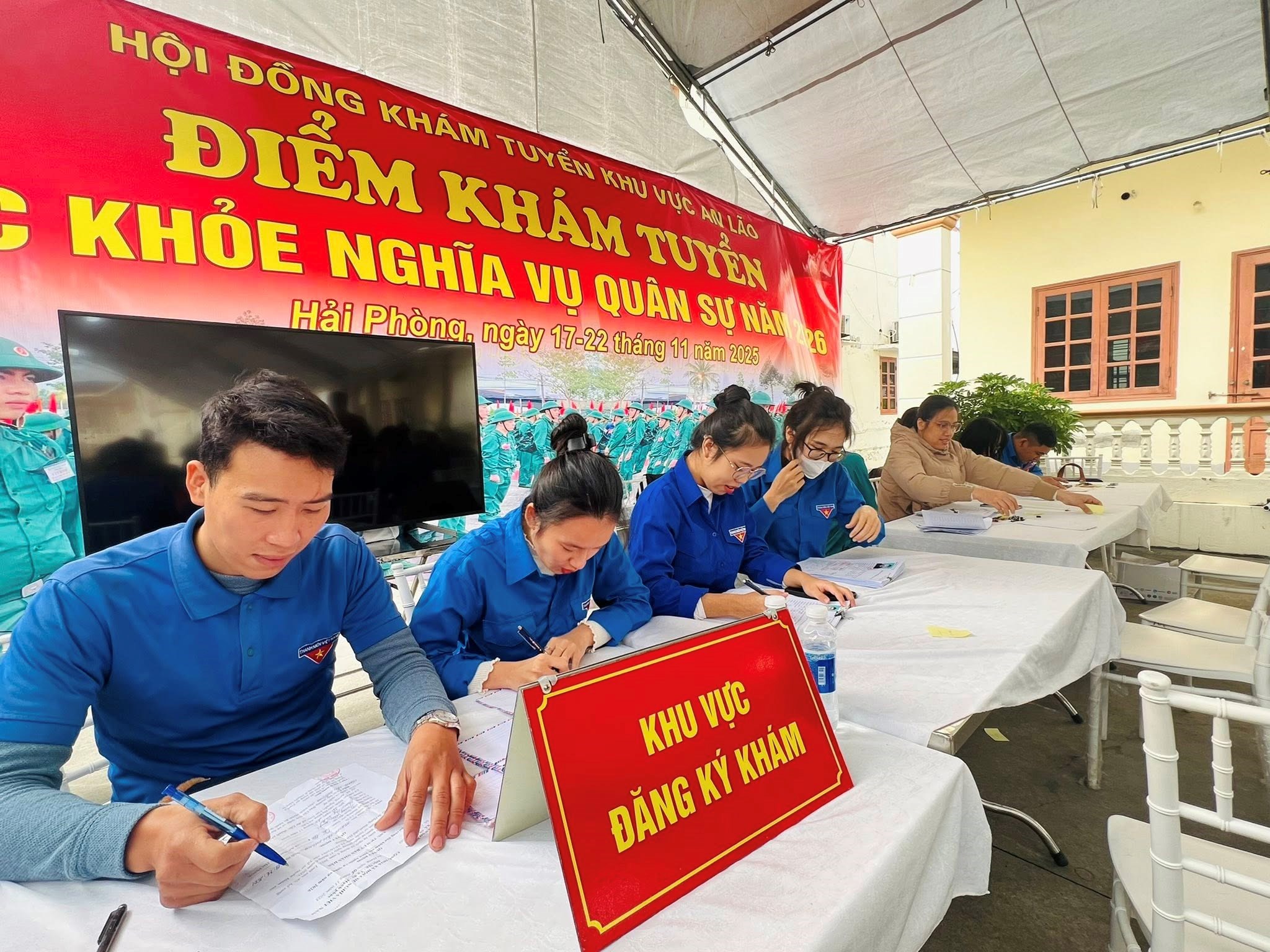 TUỔI TRẺ XÃ AN HƯNG THAM GIA HỖ TRỢ KHÁM SỨC KHỎE NGHĨA VỤ QUÂN SỰ NĂM 2026