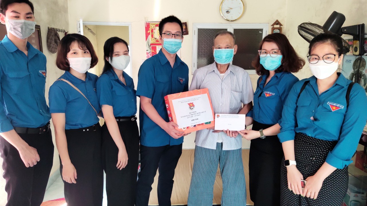 SÔI NỔI CÁC HOẠT ĐỘNG "ĐỀN ƠN ĐÁP NGHĨA" DỊP KỶ NIỆM 74 NĂM NGÀY THƯƠNG BINH LIỆT SỸ (27/7/1947 - 27/7/2021)