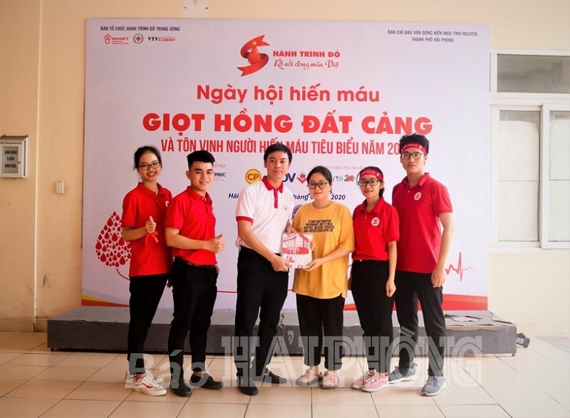 Thầy giáo 32 lần hiến máu tình nguyện
