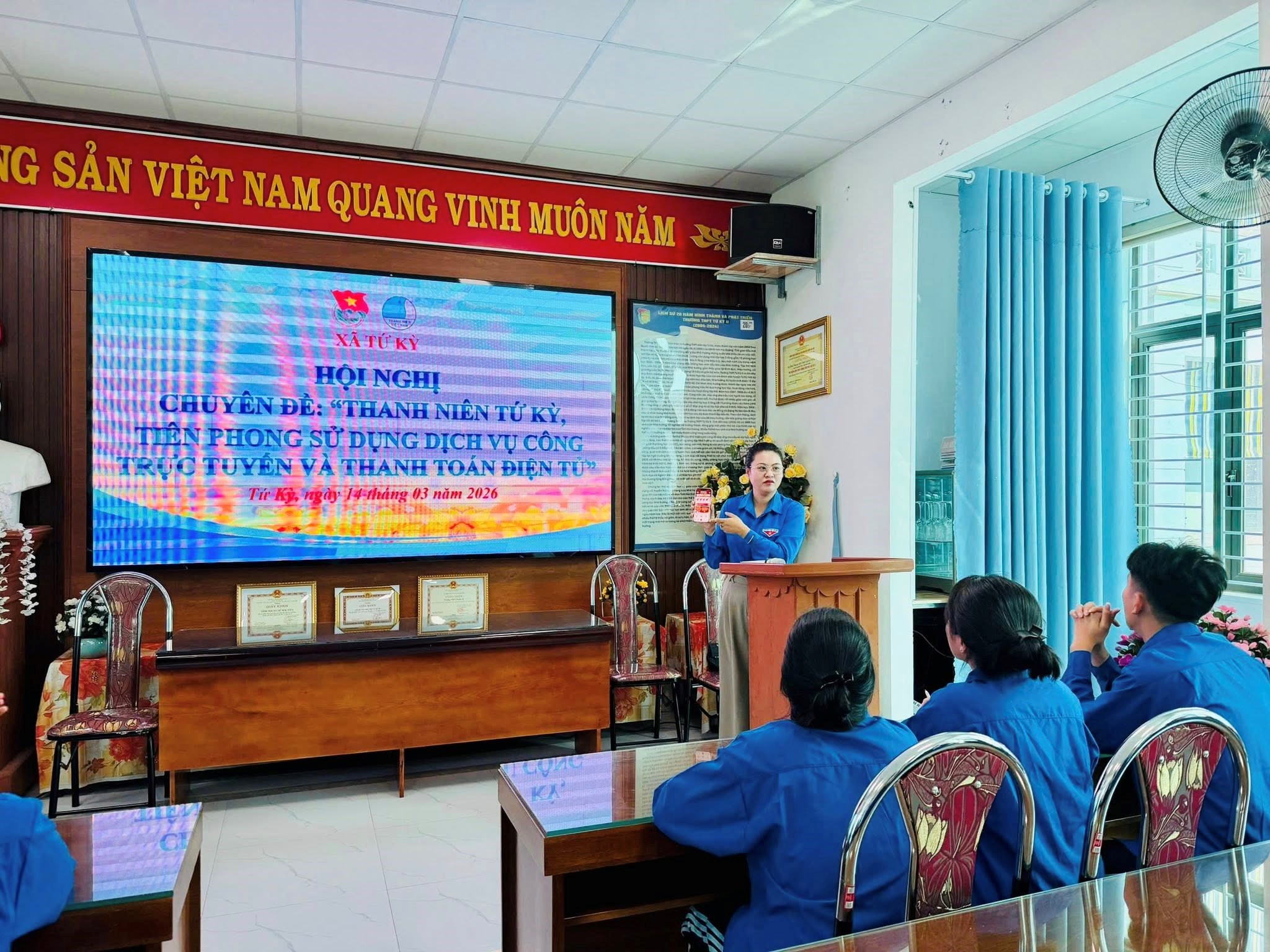 Đoàn Thanh niên xã Tứ Kỳ tổ chức hội nghị chuyên đề “Thanh niên Tứ Kỳ tiên phong sử dụng dịch vụ công trực tuyến và thanh toán điện tử” cv