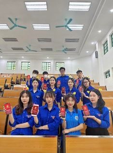 ĐOÀN THANH NIÊN TRƯỜNG ĐẠI HỌC HÀNG HẢI VIỆT NAM RA QUÂN CHƯƠNG TRÌNH TUYÊN TRUYỀN, HƯỚNG DẪN HỖ TRỢ THANH NIÊN, NGƯỜI DÂN SỬ DỤNG DỊCH VỤ CÔNG TRỰC TUYẾN VÀ THANH TOÁN ĐIỆN TỬ