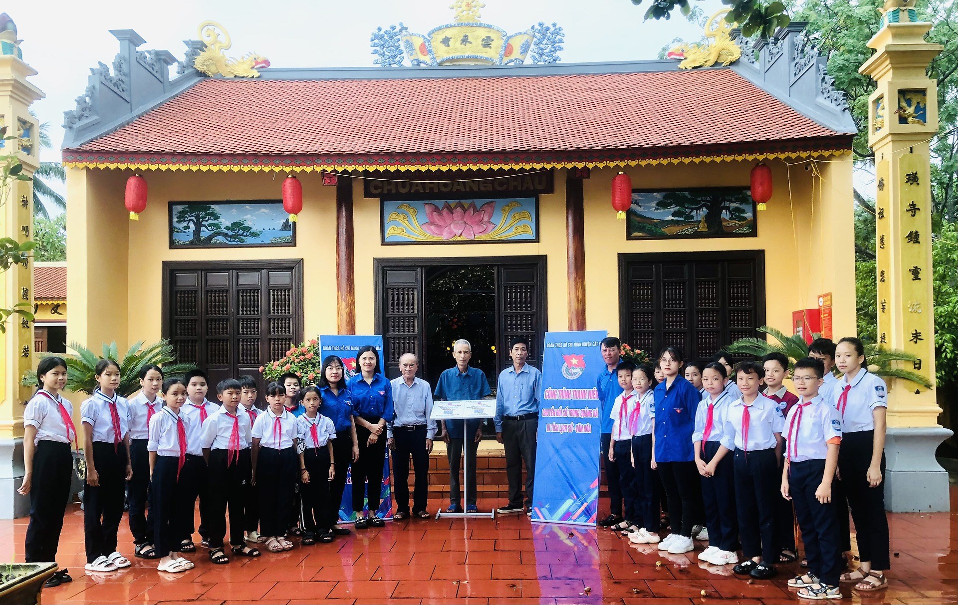 RA MẮT CÔNG TRÌNH THANH NIÊN "CHUYỂN ĐỔI SỐ TRONG QUẢNG BÁ DI TÍCH LỊCH SỬ VĂN HÓA“- KHU DI TÍCH LỊCH SỬ VĂN HÓA CẤP QUỐC GIA ĐÌNH HOÀNG CHÂU (HUYỆN CÁT HẢI)