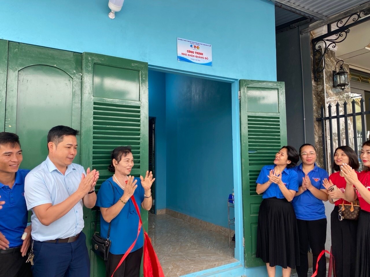 KHÁNH THÀNH VÀ BÀN GIAO CÔNG TRÌNH NHÀ KHĂN QUÀNG ĐỎ CHO THANH NIÊN