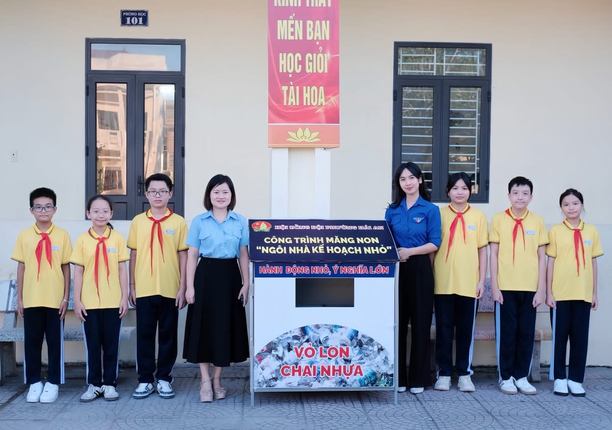 TRAO TẶNG CÔNG TRÌNH MĂNG NON "NGÔI NHÀ KẾ HOẠCH NHỎ”