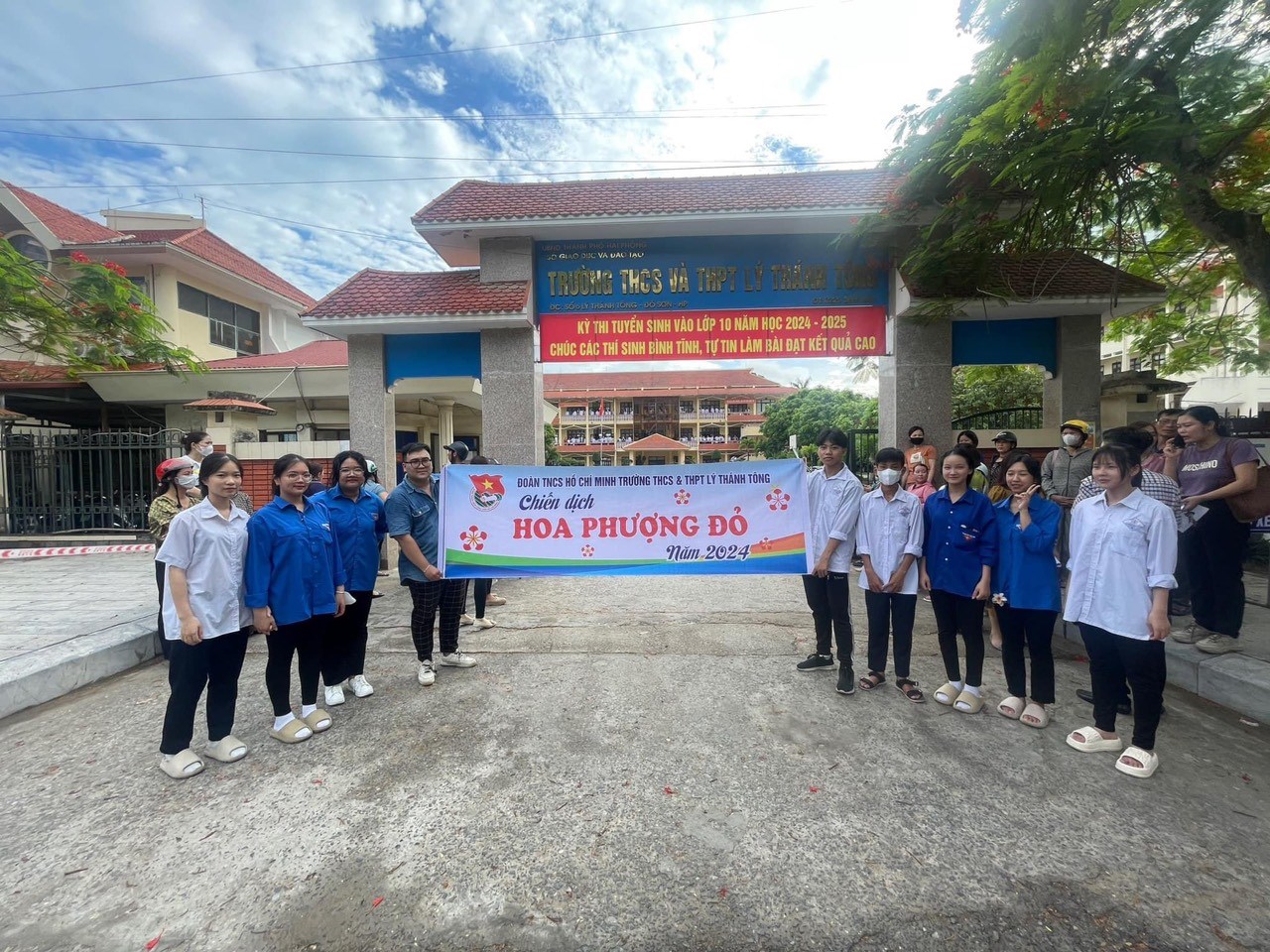 Đoàn trường THCS & THPT Lý Thánh Tông thành lập Đội hình Hoa phượng Đỏ năm 2024