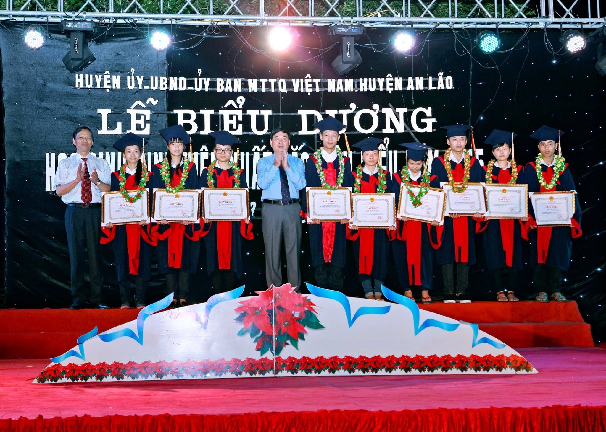 Lễ biểu dương học sinh, sinh viên xuất sắc tiêu biểu huyện An Lão năm 2015