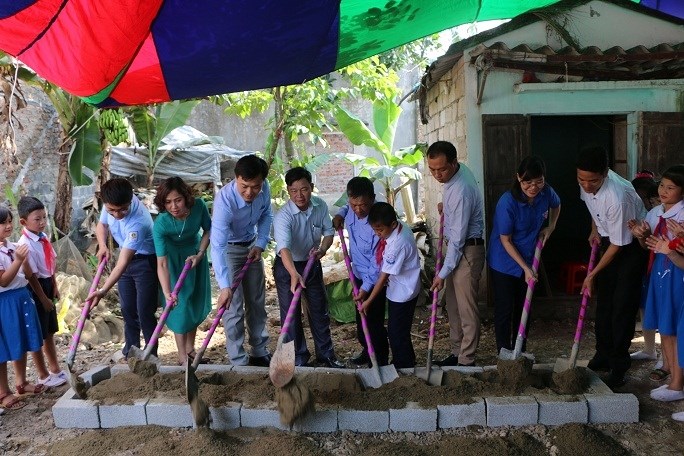 Khởi công xây dựng nhà “Khăn quàng đỏ” cho đội viên khó khăn