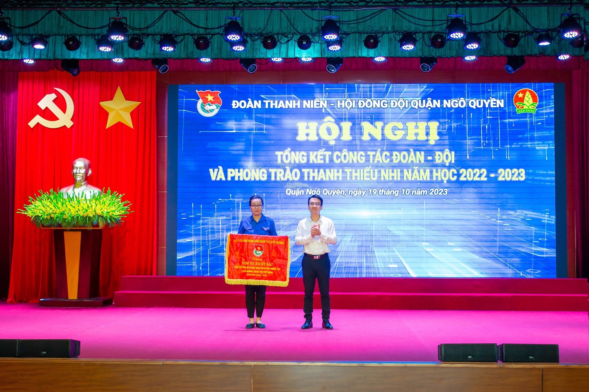 Đ/c Nguyễn Thị Thu Hằng– sinh năm 1993, Bí thư Đoàn trường THPT Thái Phiên, là một trong những đảng viên trẻ tiêu biểu trong học tập và làm theo tư tưởng, đạo đức, phong cách Hồ Chí Minh.