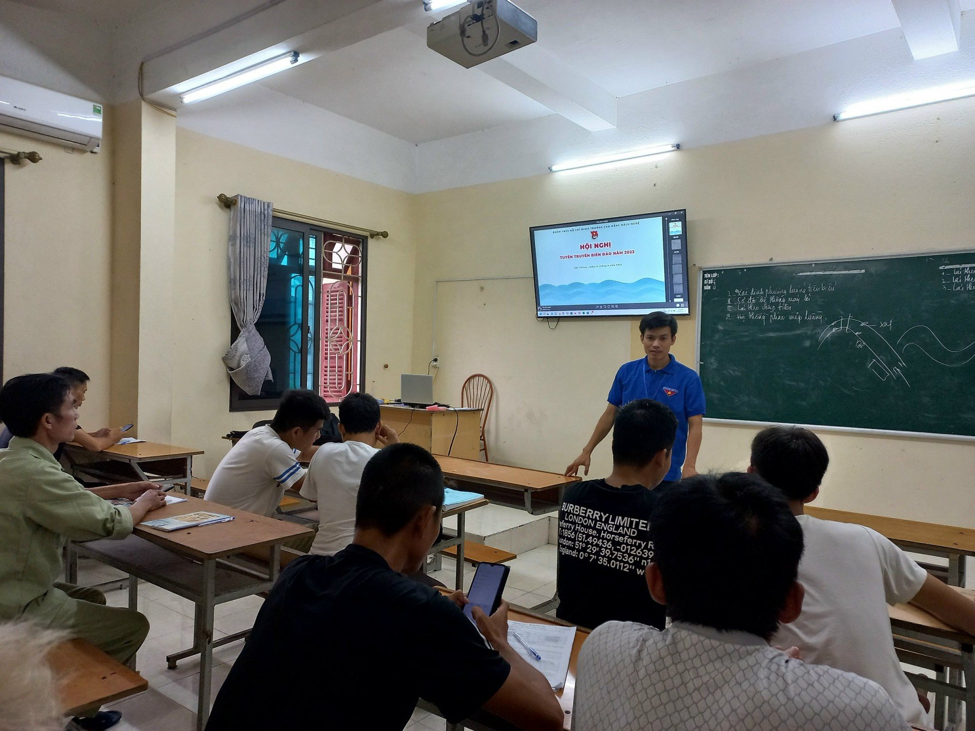 Đoàn TNCS Hồ Chí Minh trường Cao đẳng Bách nghệ Hải Phòng tổ chức Hội nghị tuyên truyền biển đảo năm 2023
