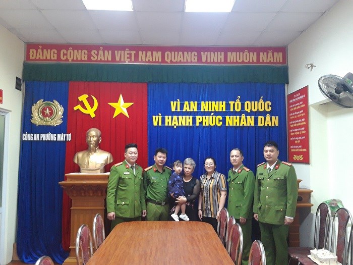 Công an phường Máy Tơ (quận Ngô Quyền): Giúp cháu bé bị lạc về với gia đình
