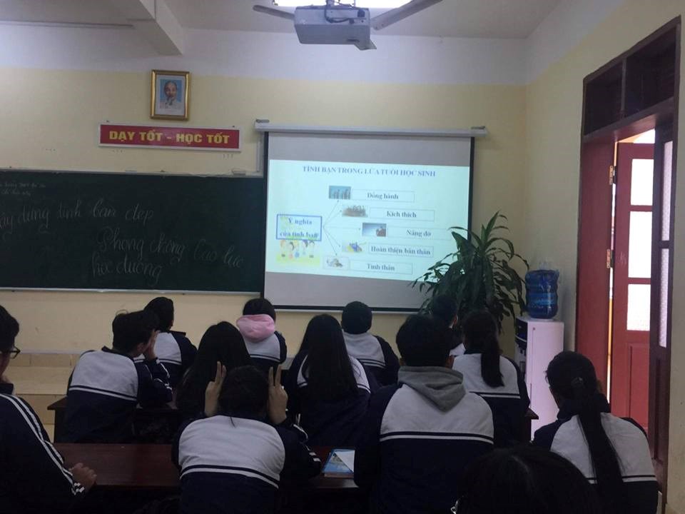 Đoàn Trung tâm GDNN - GDTX quận tổ chức sinh hoạt chủ đề  “Xây dựng tình bạn đẹp - nói không với bạo lực học đường”