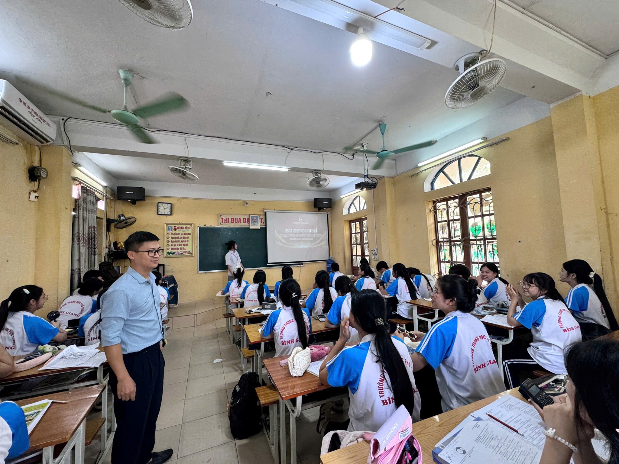 ĐƯỜNG AN: ĐOÀN TRƯỜNG THPT BÌNH GIANG TỔ CHỨC BUỔI SINH HOẠT CHUYÊN ĐỀ KỶ NIỆM 71 NĂM NGÀY GIẢI PHÓNG HẢI PHÒNG (13/5/1955 – 13/5/2026).