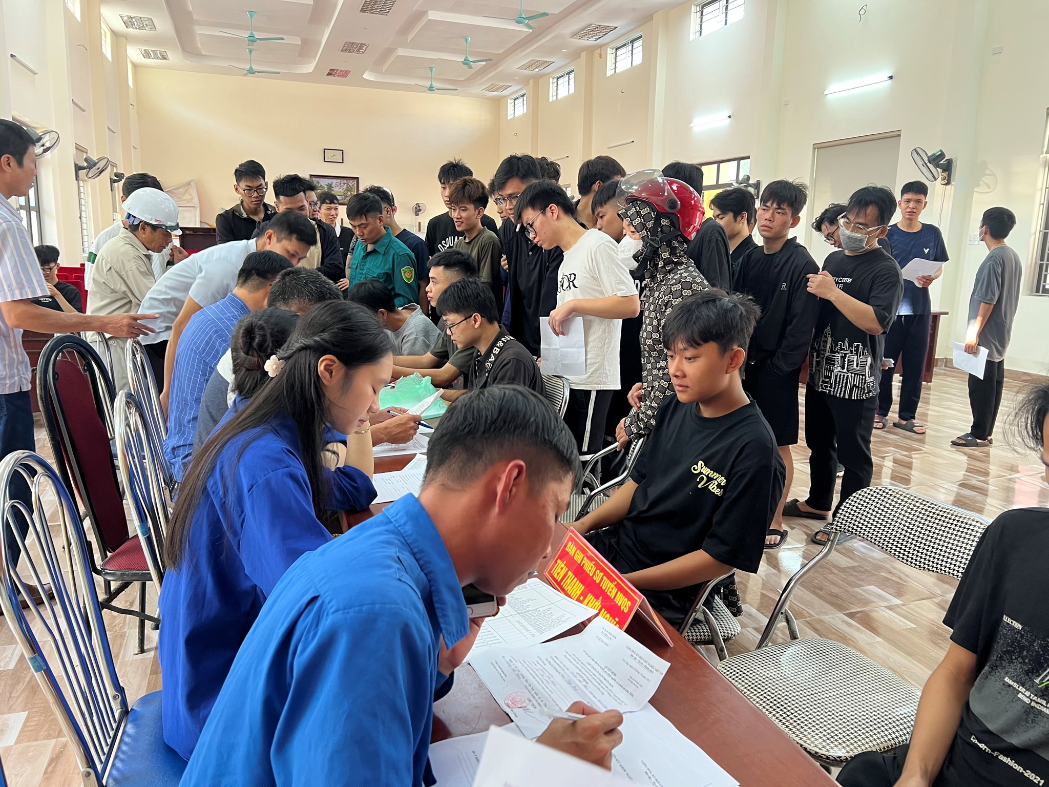 ĐOÀN THANH NIÊN XÃ TIÊN LÃNG THAM GIA HỖ TRỢ CÔNG TÁC SƠ KHÁM TUYỂN NGHĨA VỤ QUÂN SỰ NĂM 2025
