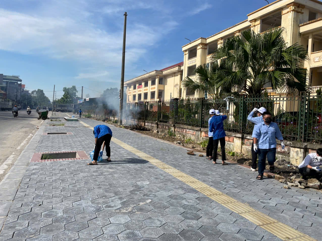 ĐOÀN TRƯỜNG CAO ĐẲNG DU LỊCH VÀ CÔNG THƯƠNG HẢI DƯƠNG RA QUÂN “NGÀY CHỦ NHẬT XANH” 21/9/2025