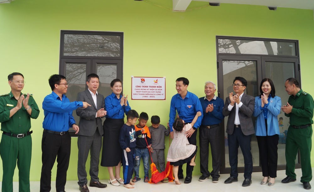 Công trình thanh niên Sửa chữa, cải tạo Nhà trẻ Liên đội Thanh niên Xung phong chào mừng kỷ niệm 30 năm Ngày lực lượng thanh niên xung phong ra xây dựng đảo thanh niên Bạch Long Vỹ