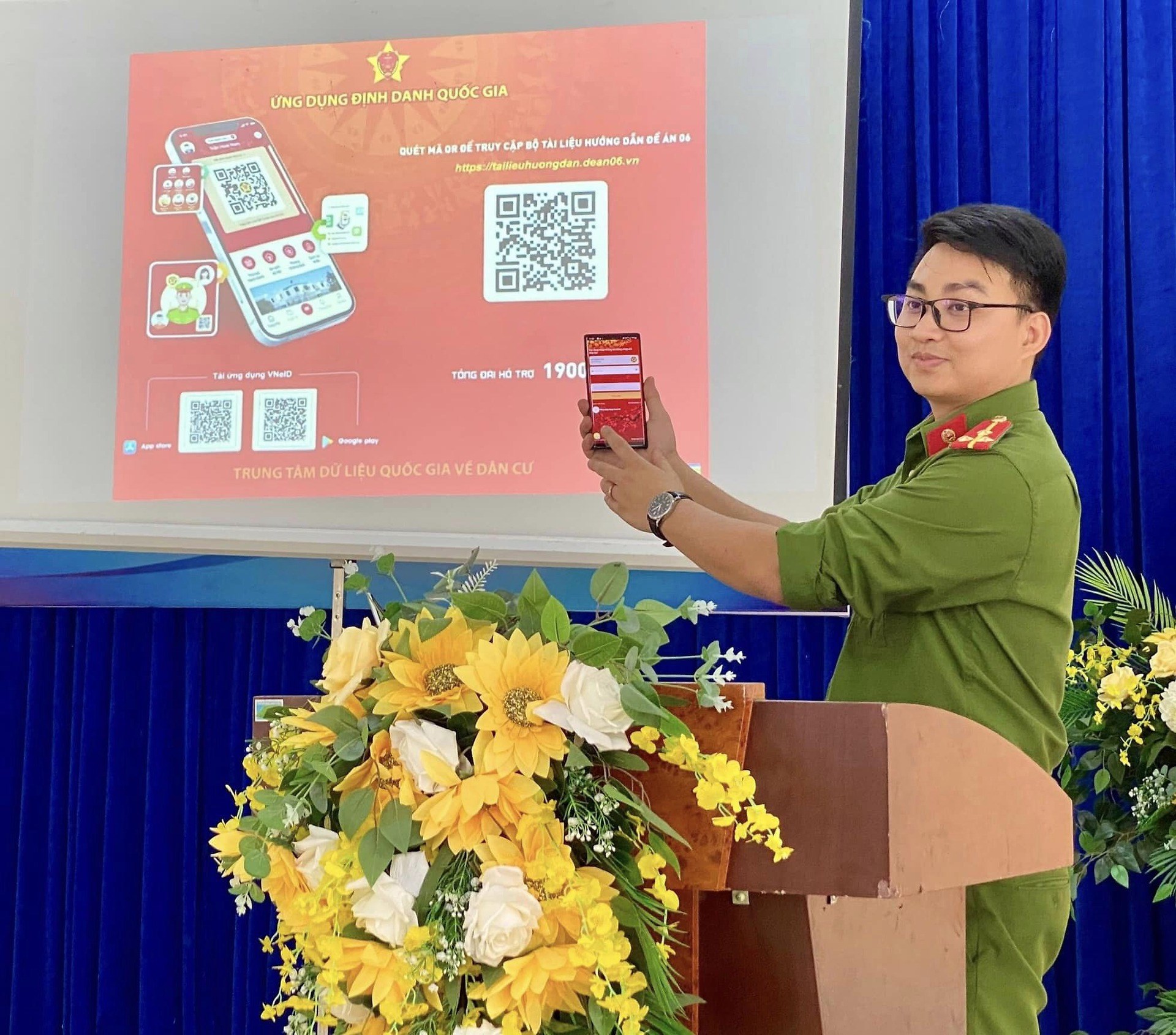 TẬP HUẤN NÂNG CAO NĂNG LỰC SỐ, ỨNG DỤNG DỊCH VỤ CÔNG TRỰC TUYẾN TRONG GIẢI QUYẾT THỦ TỤC HÀNH CHÍNH CHO ĐOÀN VIÊN, THANH NIÊN TẠI CÁC XÃ XÂY DỰNG NÔNG THÔN MỚI KIỂU MẪU NĂM 2023