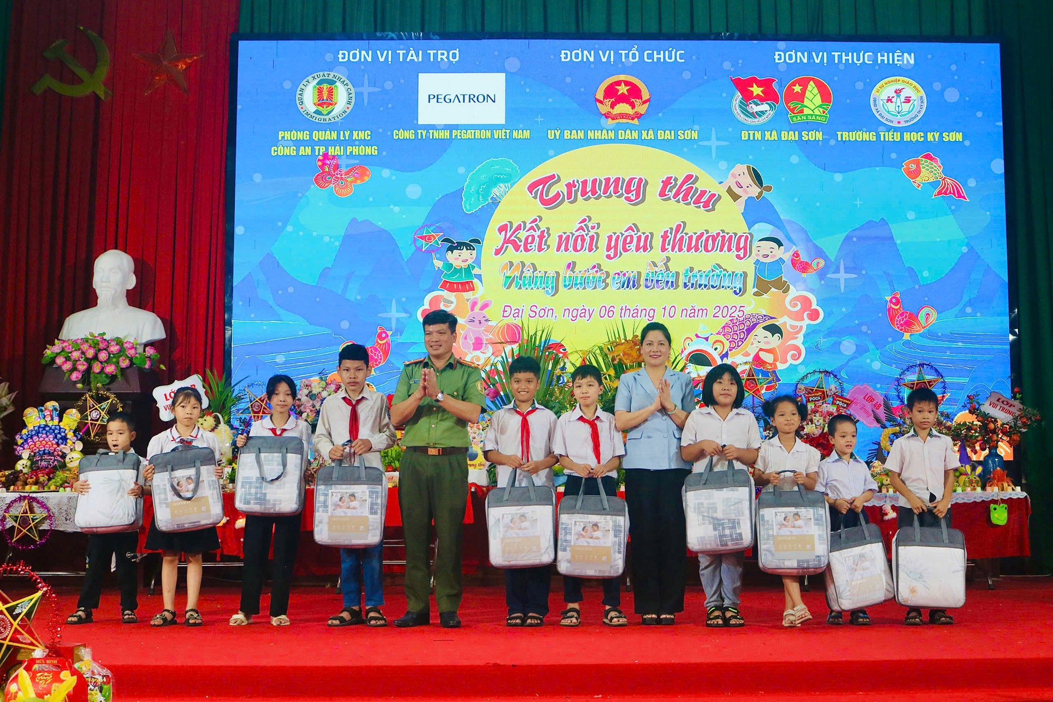 ĐẠI SƠN: Tổ chức chương trình “Trung thu kết nối yêu thương - Nâng bước em đến trường” năm 2025.