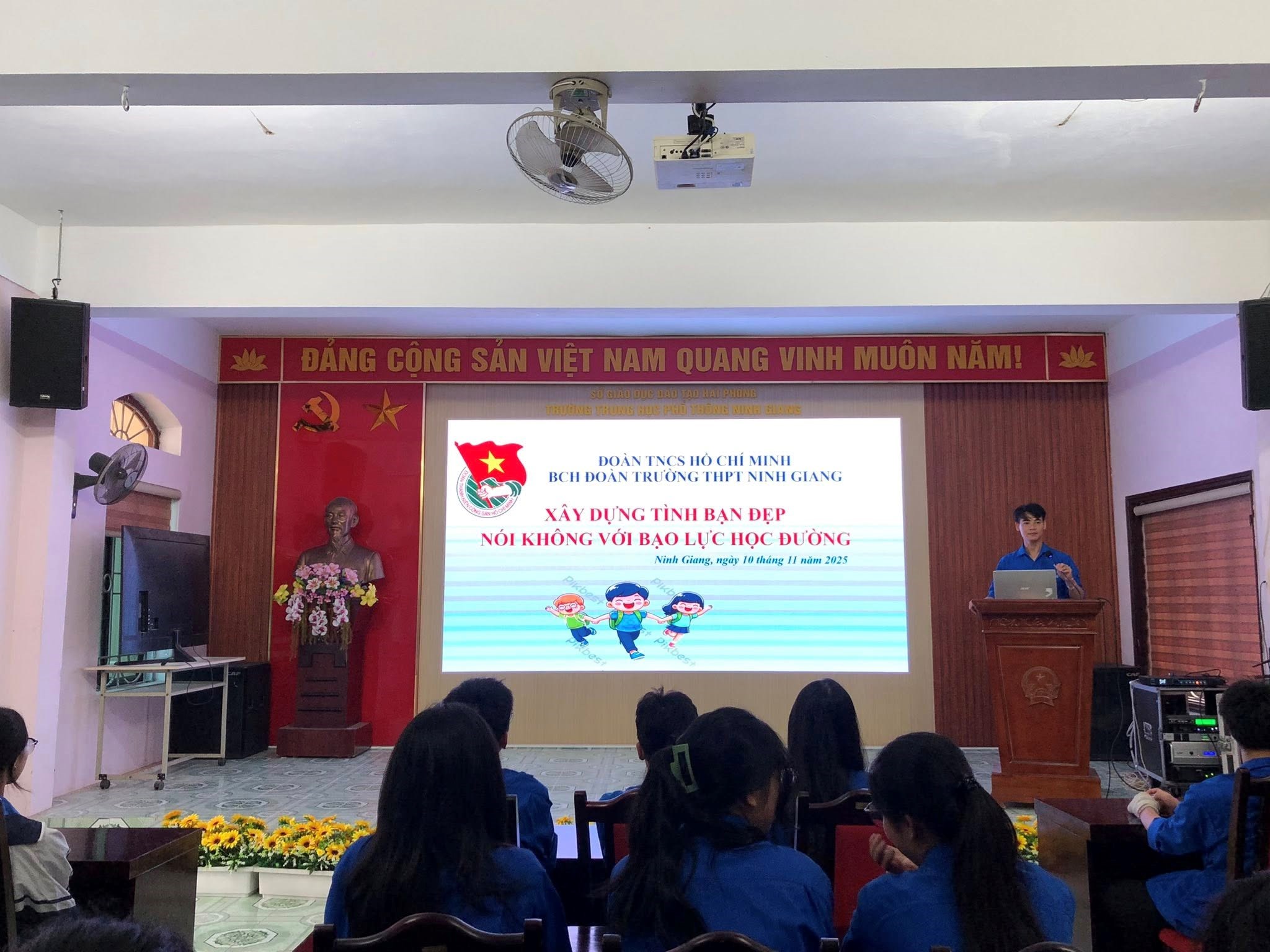ĐOÀN TRƯỜNG THPT NINH GIANG TỔ CHỨC CHUYÊN ĐỀ "XÂY DỰNG TÌNH BẠN ĐẸP, NÓI KHÔNG VỚI BẠO LỰC HỌC ĐƯỜNG"
