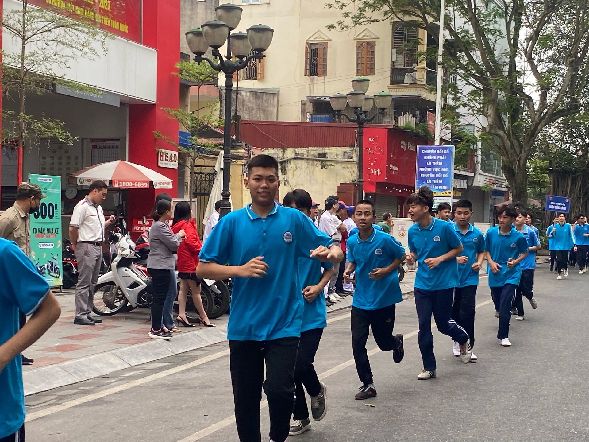 Mỗi thanh niên 10.000 bước chân mỗi ngày