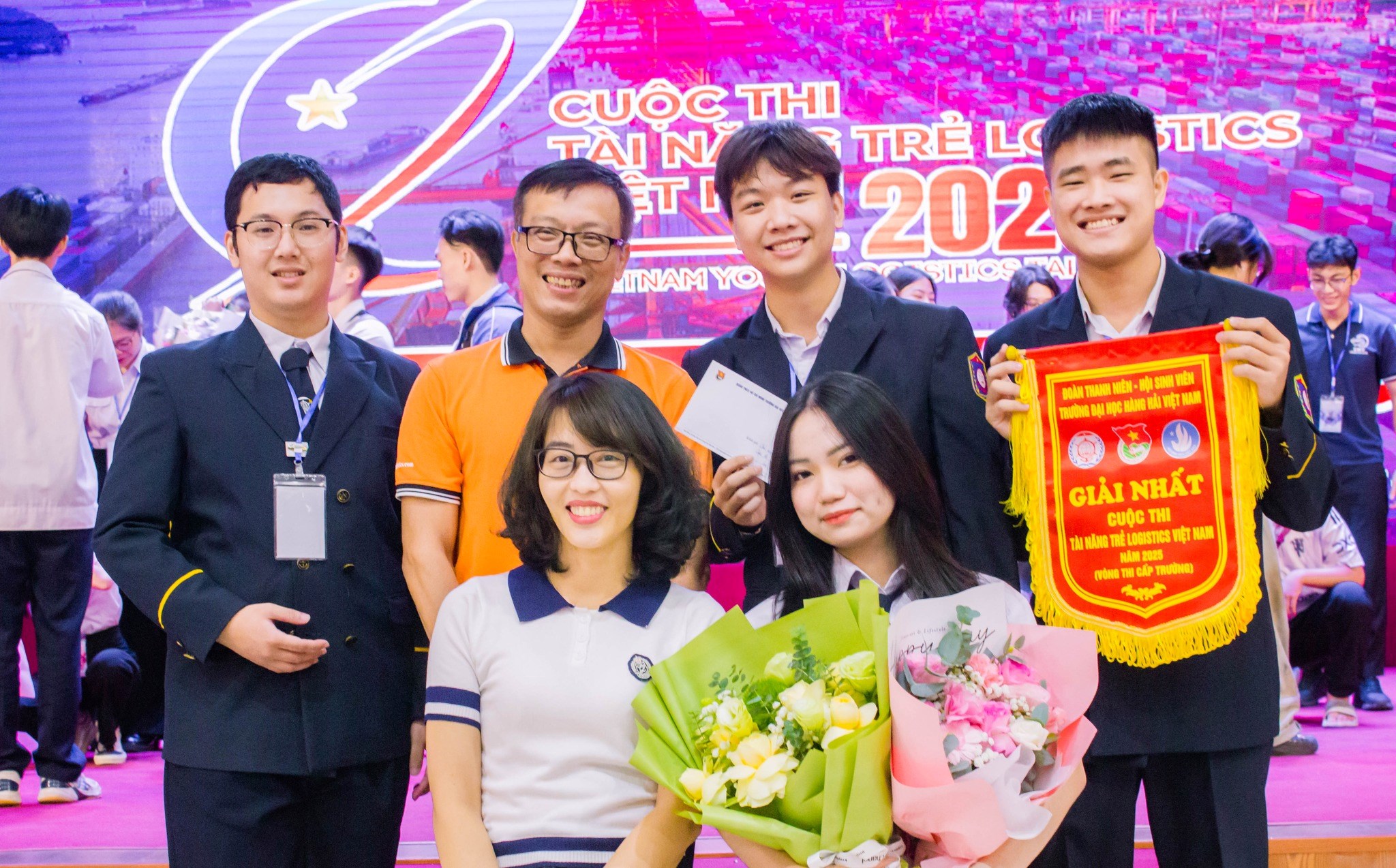 ĐỘI THI THE P.H.A.T XUẤT SẮC BƯỚC VÀO VÒNG CHUNG KẾT CUỘC THI VNYLT 2025