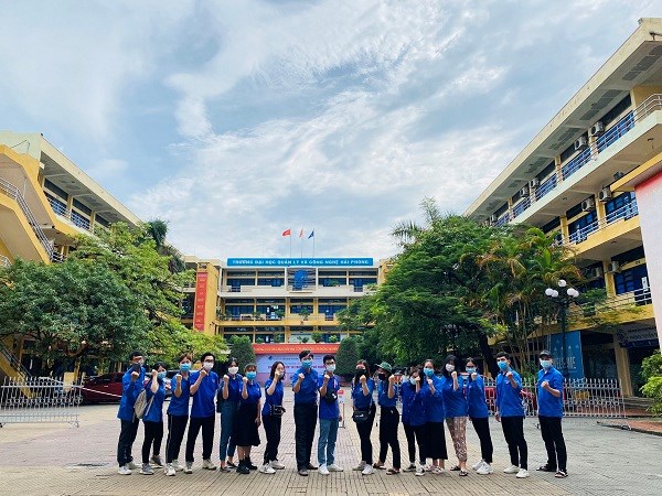 Đoàn trường Đại học Quản lý và Công nghệ Hải Phòng tổ chức chương trình “Tiếp sức mùa thi” vào 10 năm học 2021-2022
