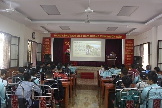 Khối Đoàn thanh niên cụm các trường Cao đẳng Thành phố tổ chức Hội nghị học tập 6 bài học lý luận chính trị, Nghị quyết số 45 của Bộ chính trị, và học tập, quán triệt 2 chuyên đề Học tập và làm theo tư tưởng, đạo đức, phong cách Hồ Chí Minh.