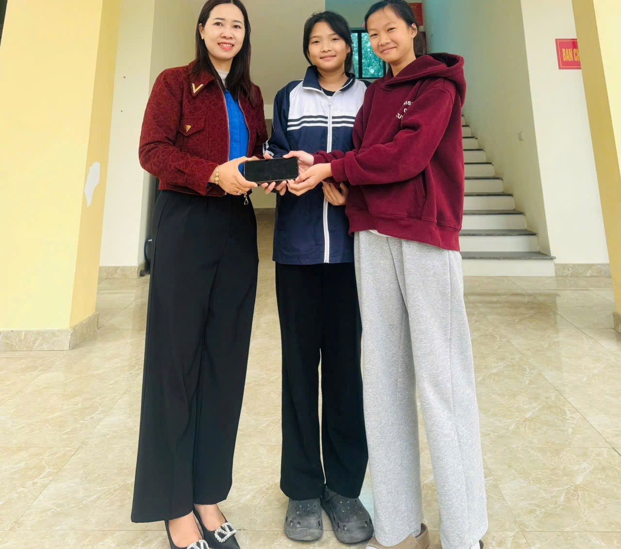 NÊU GƯƠNG NGƯỜI TỐT – VIỆC TỐT: HÀNH ĐỘNG ĐẸP CỦA HỌC SINH TRƯỜNG THCS ĐOÀN TÙNG