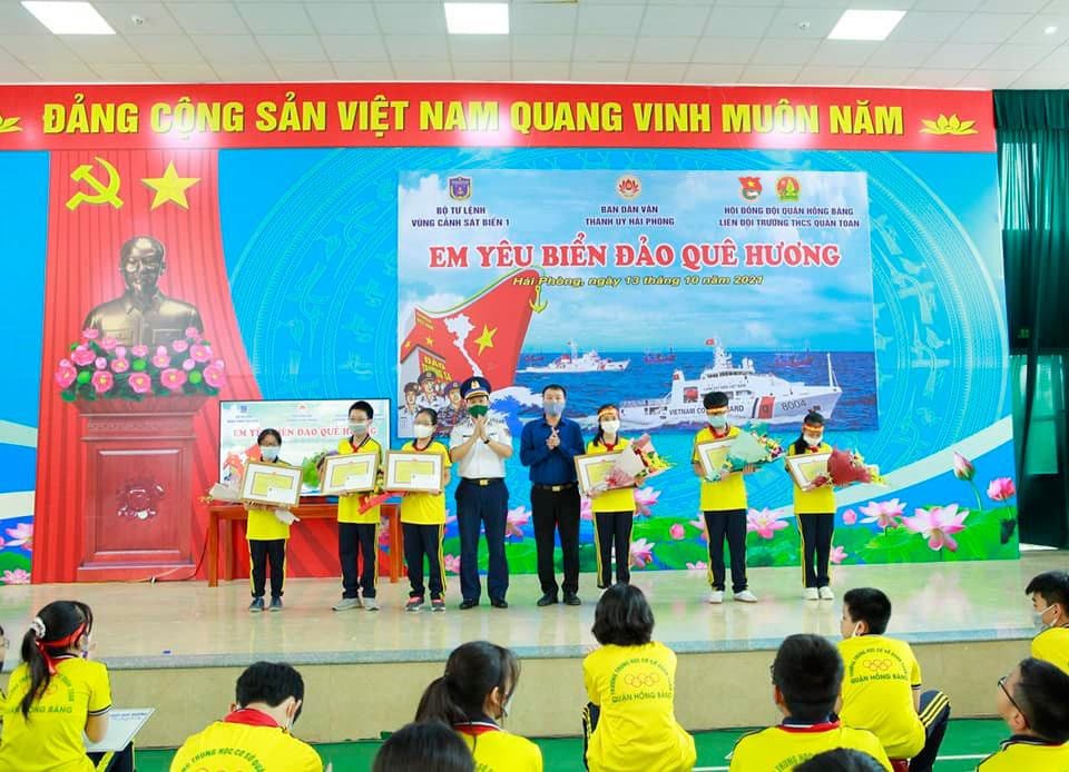 Thiếu nhi Hồng Bàng với biển, đảo quê hương
