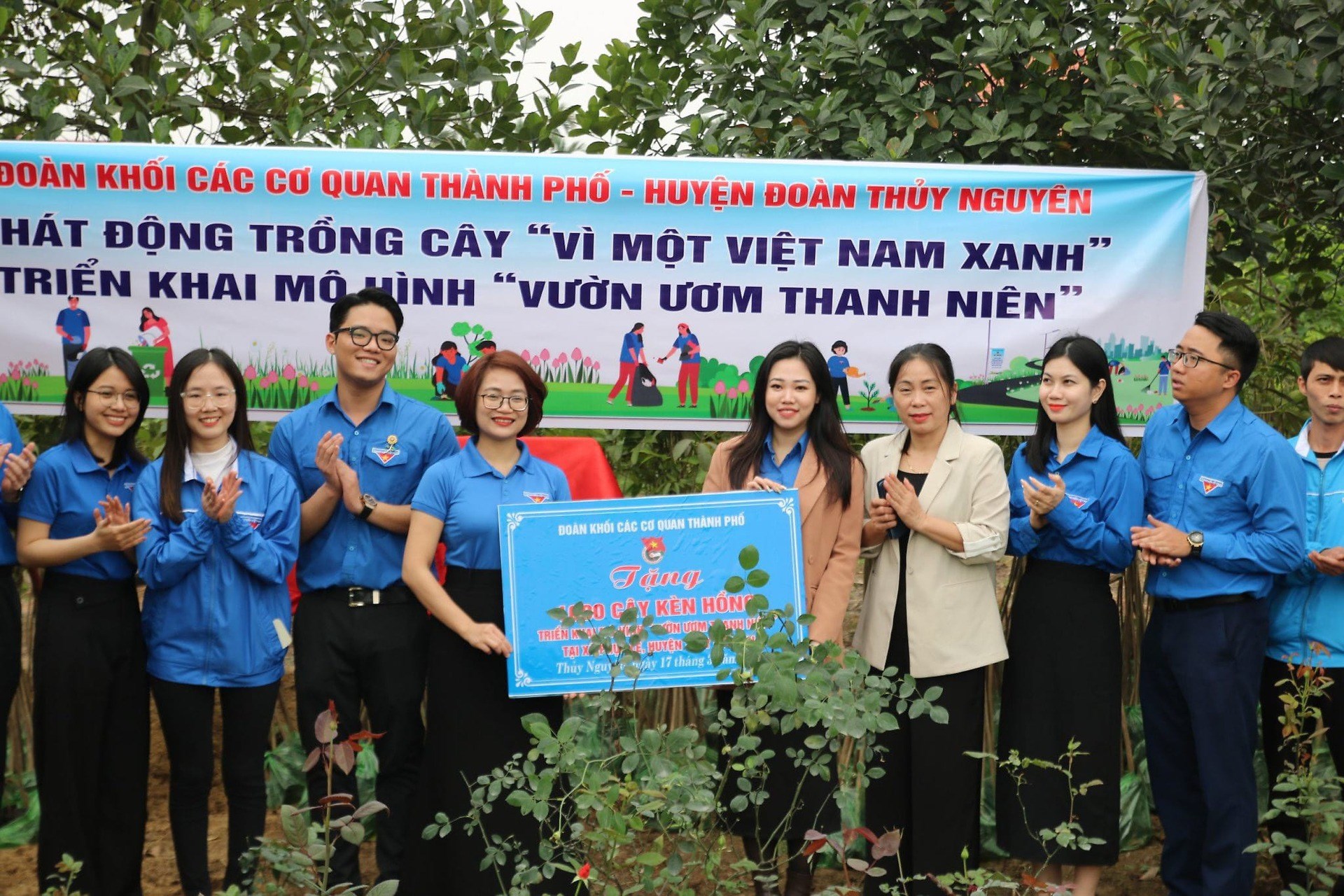 Công trình thanh niên "Trồng cây Vì một Việt Nam xanh"