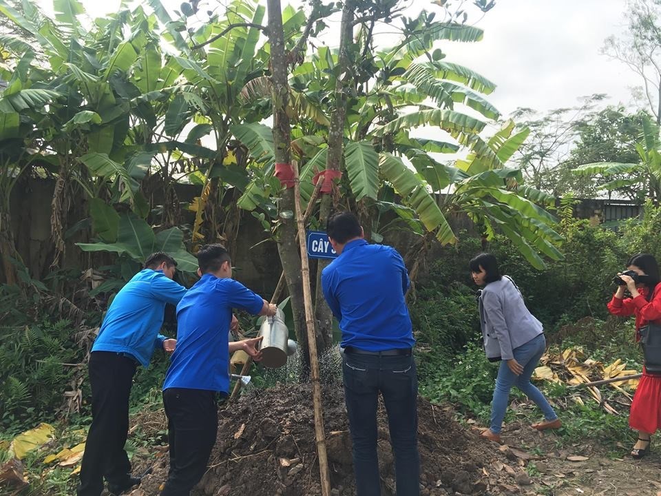 ĐOÀN VIÊN THANH THIẾU NHI QUẬN DƯƠNG KINH THAM GIA HƯỞNG ỨNG TẾT TRỒNG CÂY