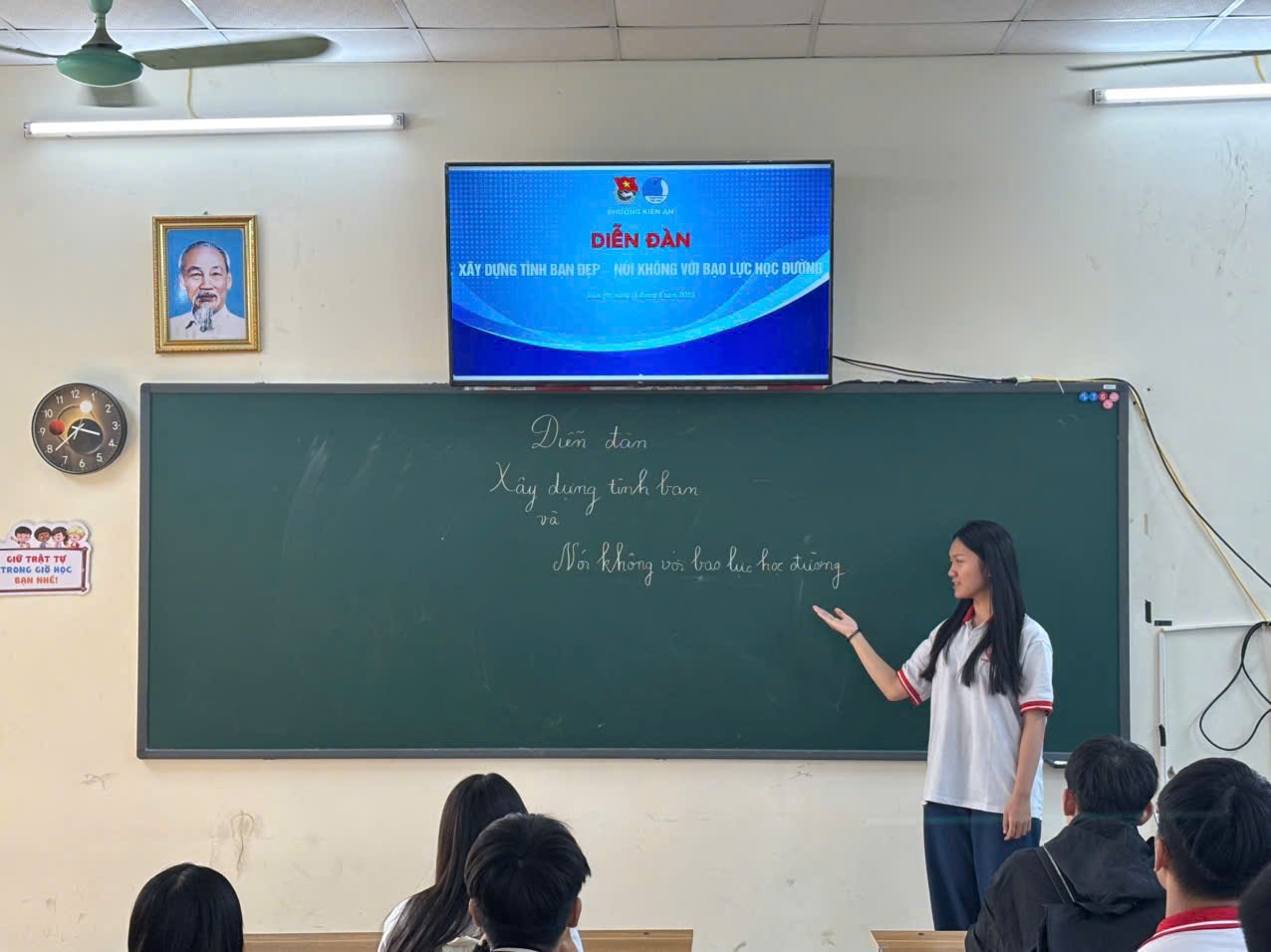 Diễn đàn "Xây dựng tình bạn đẹp - Nói không với bạo lực học đường"