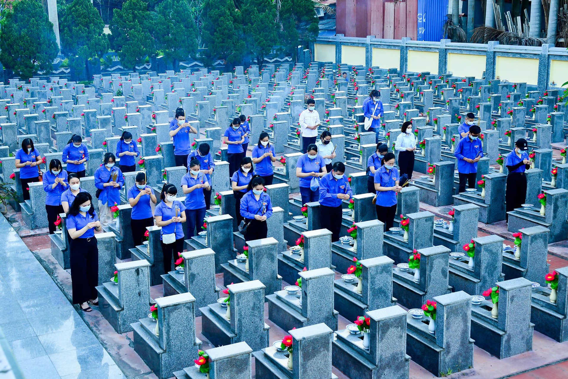 Quận đoàn Ngô Quyền: "Hoa dâng mộ liệt sỹ" kỷ niệm 74 năm Ngày Thương binh - Liệt sĩ