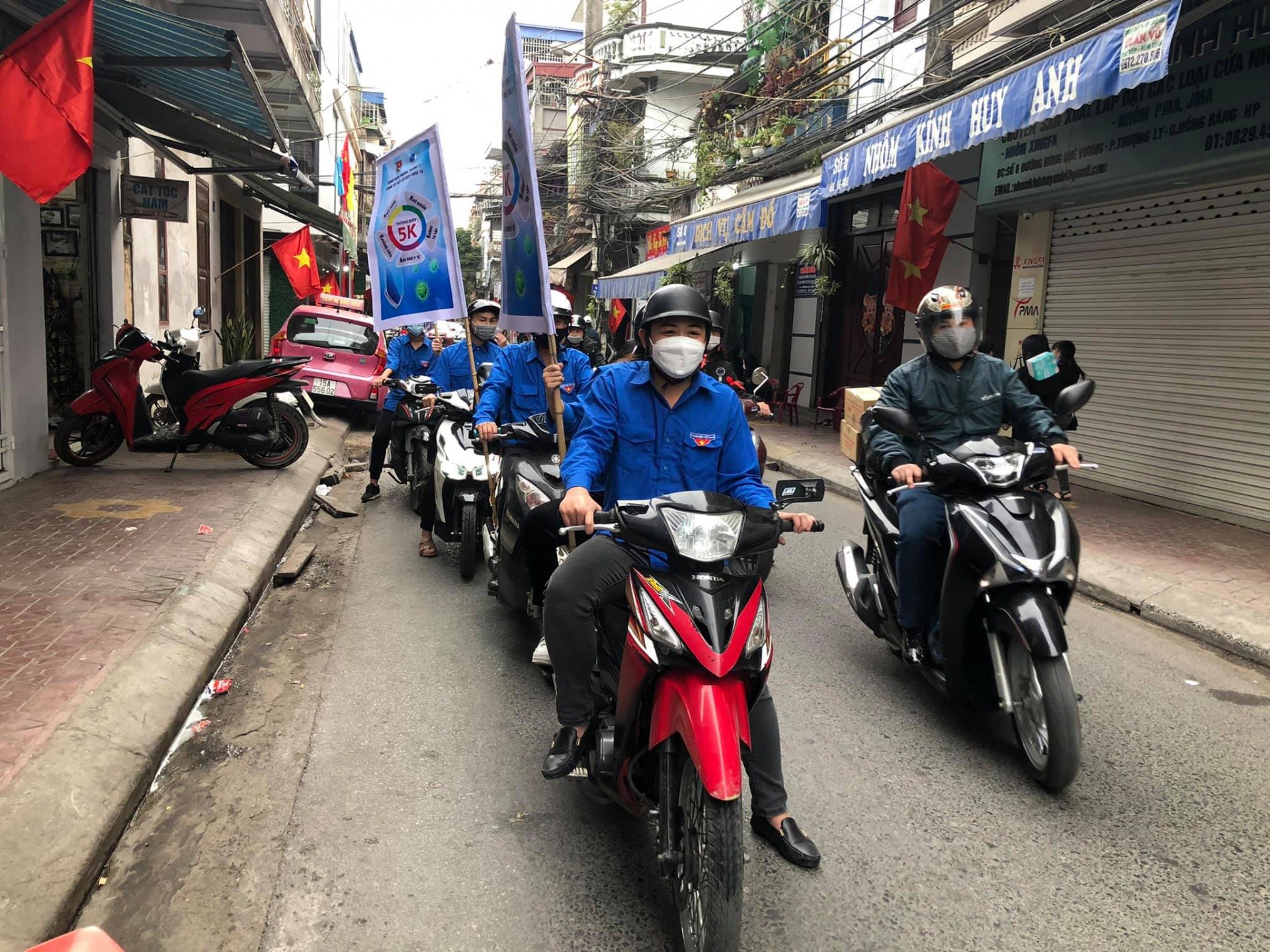 Đoàn thanh niên quận tuyên truyền lưu động phòng chống covid - 19
