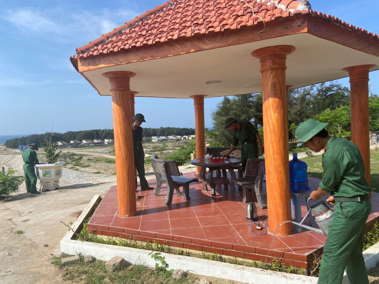 ĐOÀN CƠ SỞ TIỂU ĐOÀN PTĐ BẠCH LONG VĨ - BỘ CHQS THÀNH PHỐ SÔI NỔI CÁC HOẠT ĐỘNG NGÀY “CHỦ NHẬT XANH”