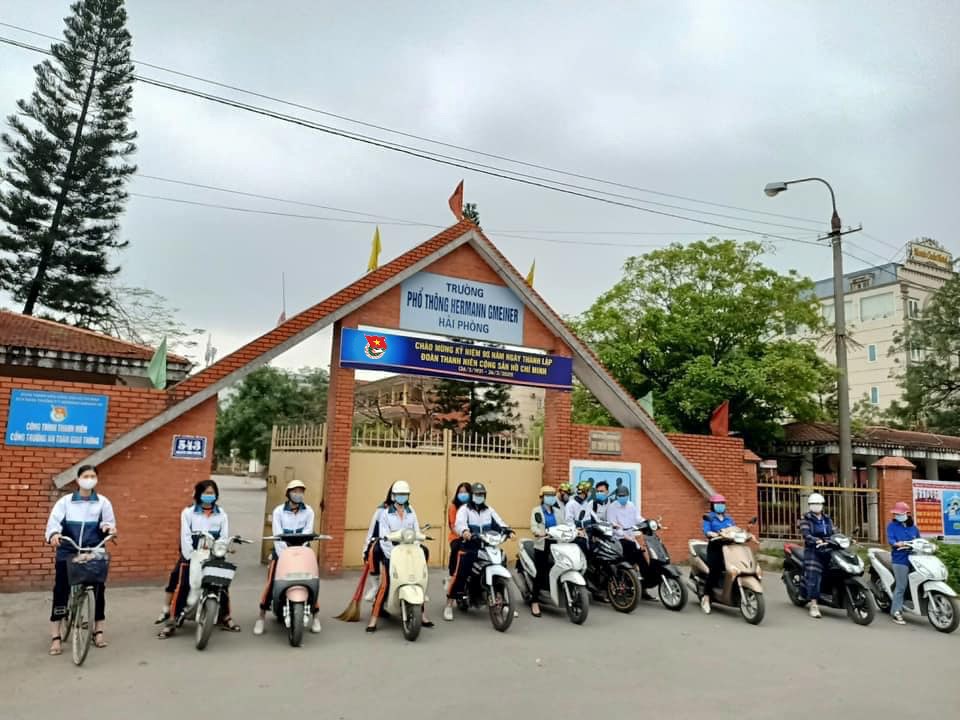 Đoàn trường THPT Hermann Gmeiner: Công trình thanh niên Cổng trường an toàn giao thông